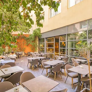 فندق أجنحة نوفوتيل Centre, كان